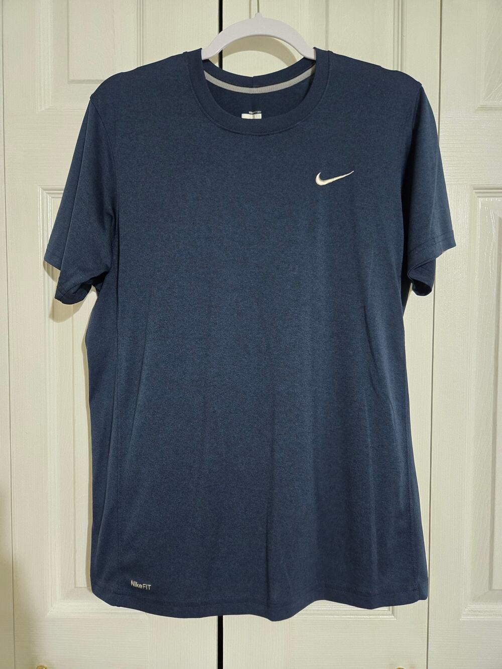 Nike medium men's navy blue athletic tshirt